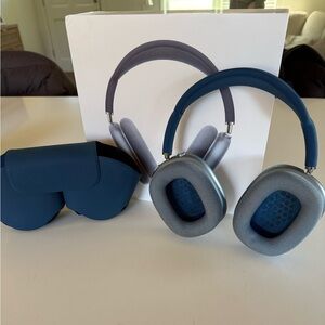 Apple AirPods Max Sky Blue with Silver Ear Cups